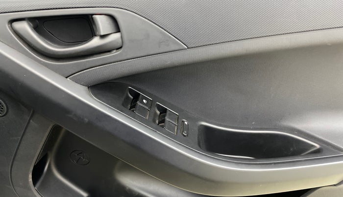 2025 Tata NEXON Smart Plus 1.2 iCNG, CNG, Manual, 5,710 km, Driver Side Door Panels Control