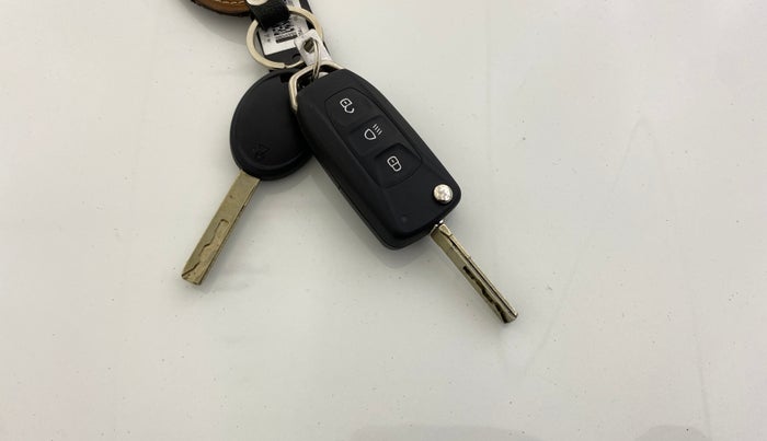 2025 Tata NEXON Smart Plus 1.2 iCNG, CNG, Manual, 5,710 km, Key Close Up