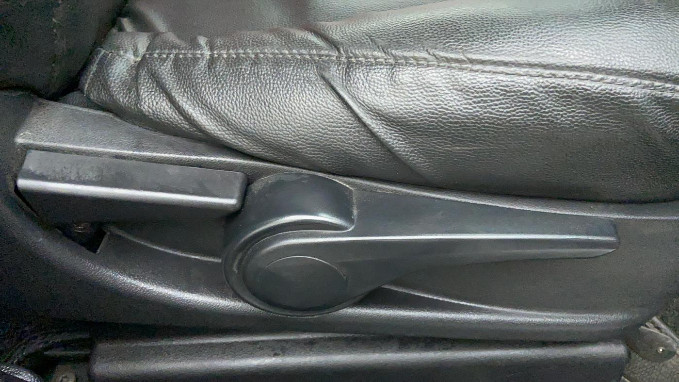2019 Tata NEXON XZ+ 1.5, Diesel, Manual, 31,806 km, Driver Side Adjustment Panel