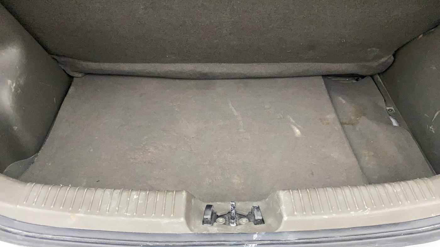 2016 Hyundai i10 SPORTZ 1.1, Petrol, Manual, 15,138 km, Boot Inside