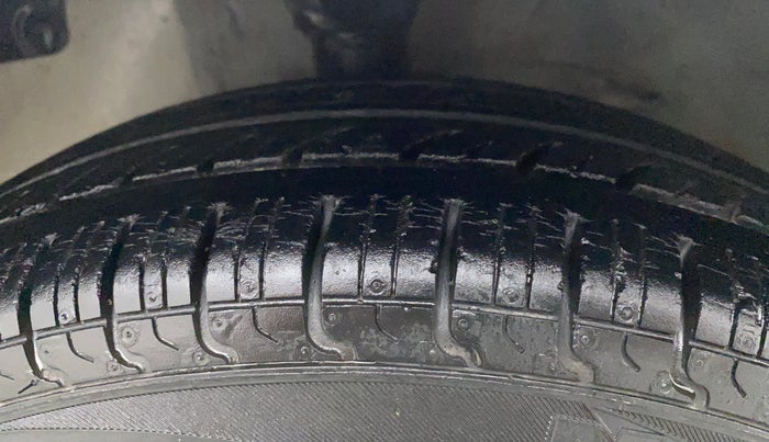 2016 Hyundai Eon ERA +, Petrol, Manual, 47,964 km, Left Front Tyre Tread