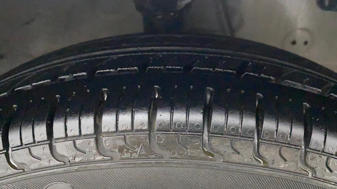 2016 Hyundai Eon ERA +, Petrol, Manual, 47,964 km, Right Front Tyre Tread