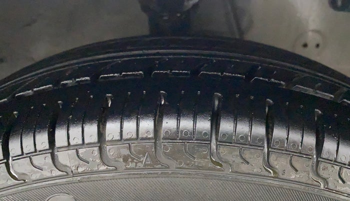 2016 Hyundai Eon ERA +, Petrol, Manual, 47,964 km, Right Front Tyre Tread