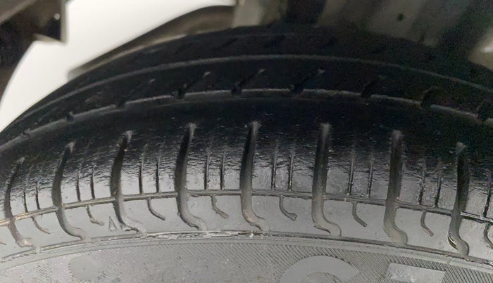 2016 Hyundai Eon ERA +, Petrol, Manual, 47,964 km, Right Rear Tyre Tread