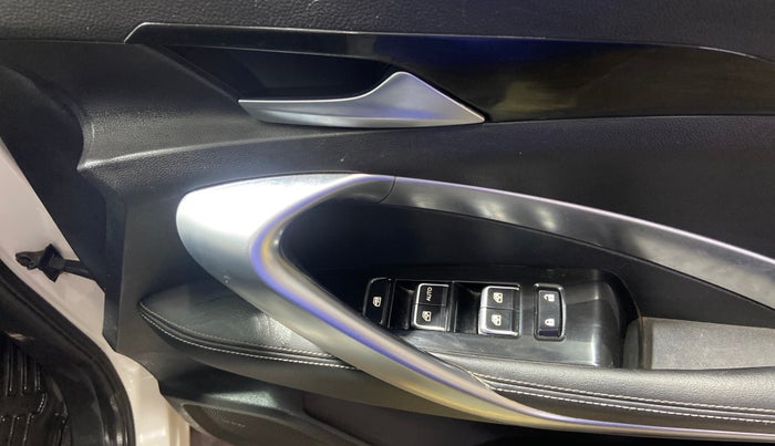 2019 MG HECTOR SHARP 1.5 DCT PETROL, Petrol, Automatic, 42,932 km, Driver Side Door Panels Control