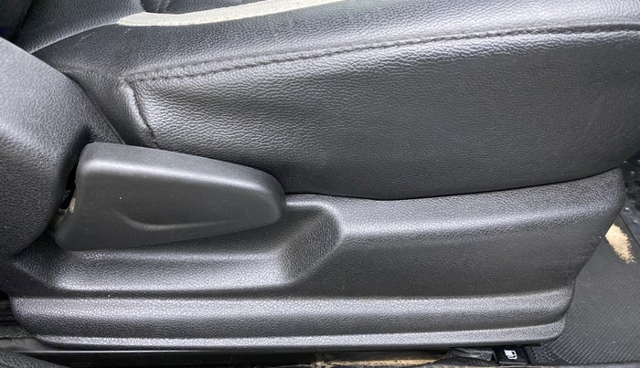 2019 Renault Kwid RXL, Petrol, Manual, 34,787 km, Driver Side Adjustment Panel