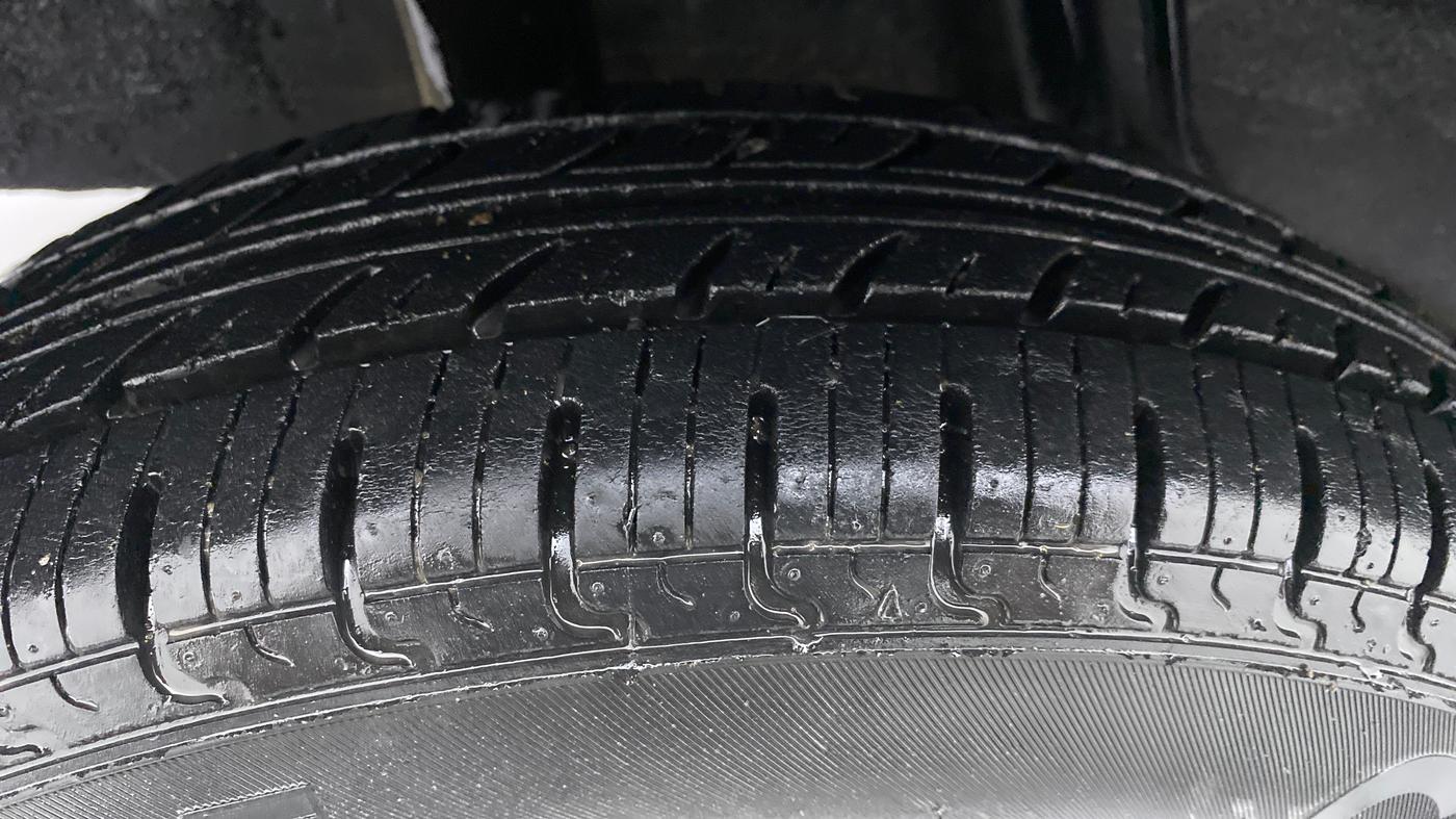 2019 Renault Kwid RXL, Petrol, Manual, 34,787 km, Right Rear Tyre Tread