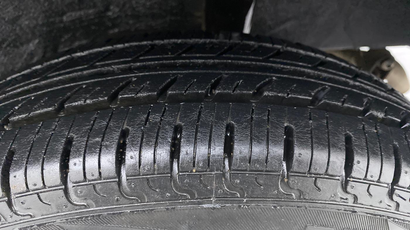 2019 Renault Kwid RXL, Petrol, Manual, 34,787 km, Left Rear Tyre Tread