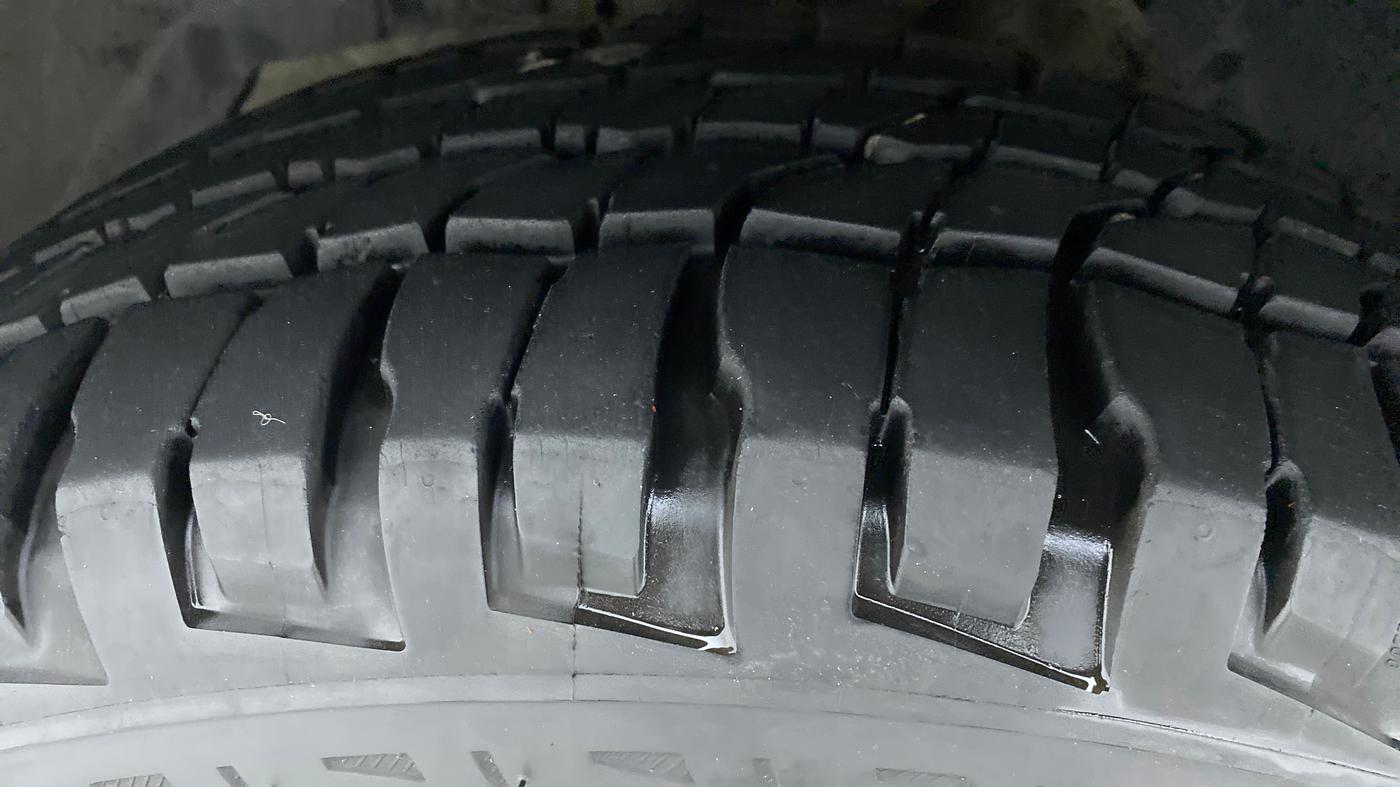 2015 Mahindra XUV500 W6 4X2, Diesel, Manual, 82,306 km, Left Front Tyre Tread