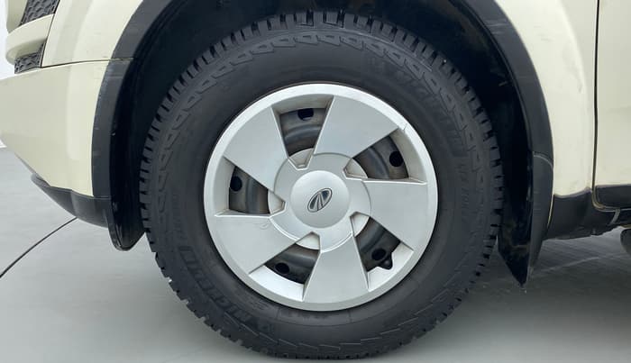 2015 Mahindra XUV500 W6 4X2, Diesel, Manual, 82,306 km, Left Front Wheel
