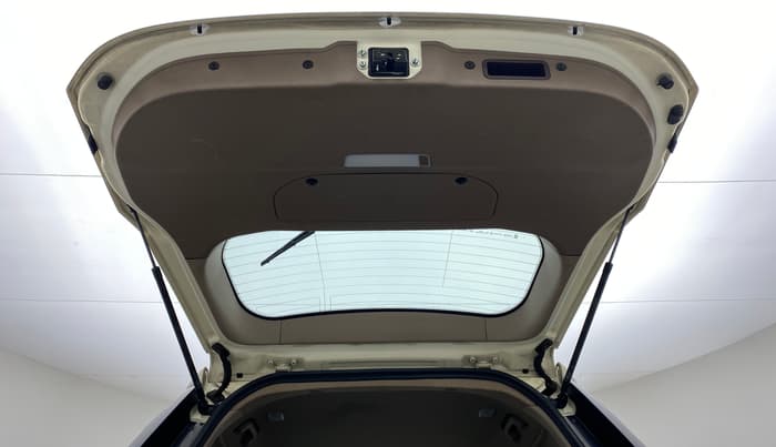 2015 Mahindra XUV500 W6 4X2, Diesel, Manual, 82,306 km, Boot Door Open