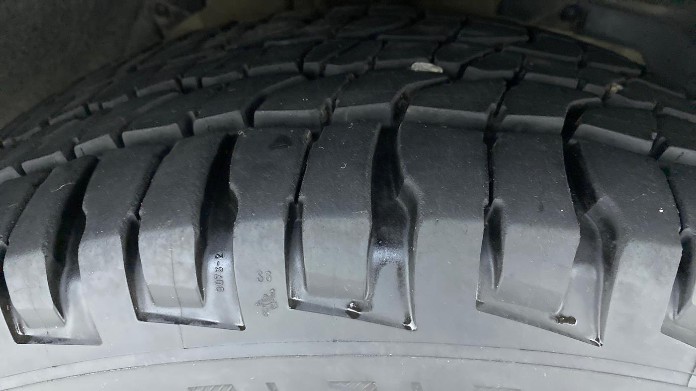 2015 Mahindra XUV500 W6 4X2, Diesel, Manual, 82,306 km, Right Front Tyre Tread