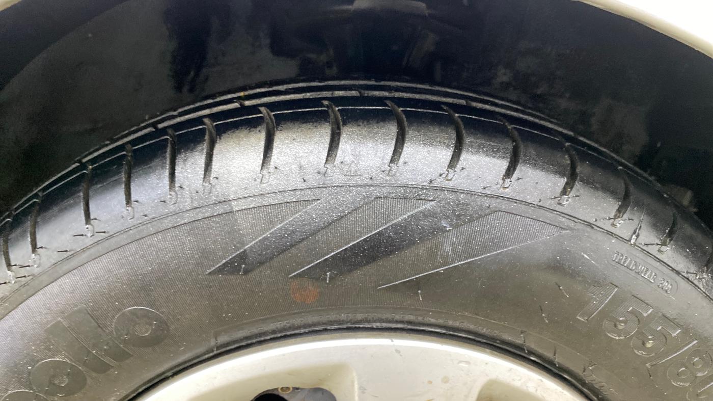 2013 Hyundai i10 SPORTZ 1.2 AT, Petrol, Automatic, 38,013 km, Right Front Tyre Tread