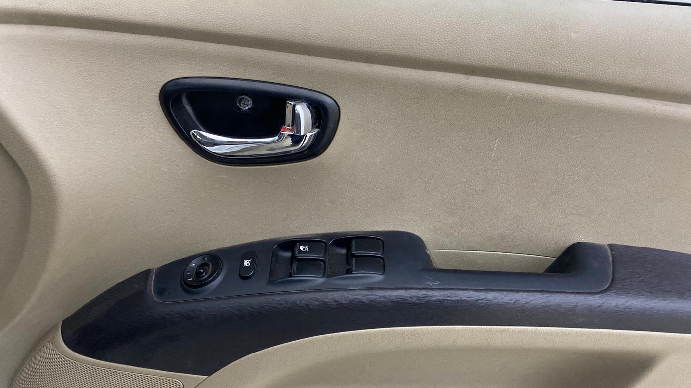 2013 Hyundai i10 SPORTZ 1.2 AT, Petrol, Automatic, 38,013 km, Driver Side Door Panels Control