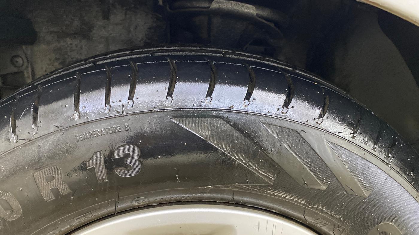 2013 Hyundai i10 SPORTZ 1.2 AT, Petrol, Automatic, 38,013 km, Left Front Tyre Tread