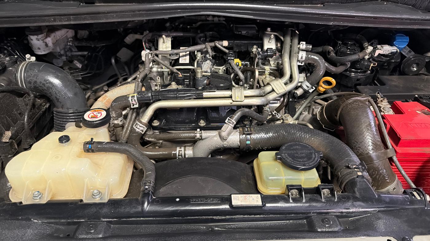 2022 Toyota Innova Crysta 2.4 G 8 STR, Diesel, Manual, 62,800 km, Engine View
