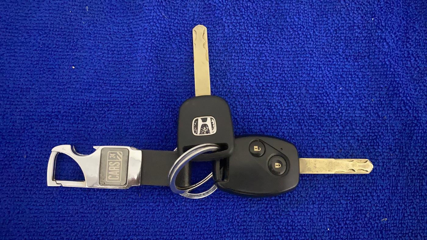 2014 Honda Brio VX AT, Petrol, Automatic, 69,196 km, Key Close Up