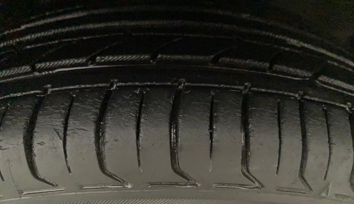 2014 Honda Brio VX AT, Petrol, Automatic, 69,196 km, Right Front Tyre Tread
