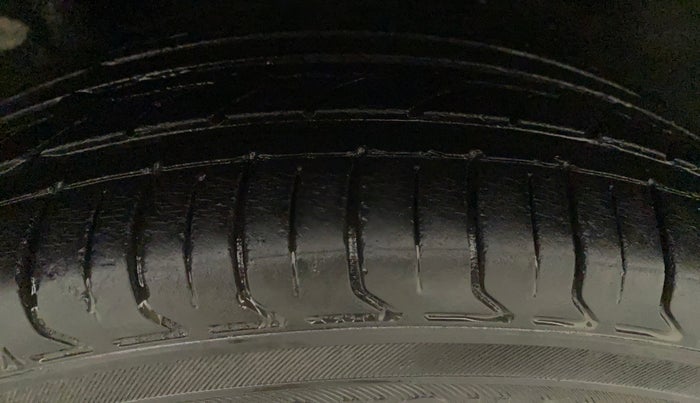 2014 Honda Brio VX AT, Petrol, Automatic, 69,196 km, Right Rear Tyre Tread