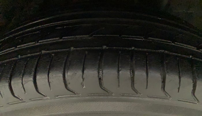 2014 Honda Brio VX AT, Petrol, Automatic, 69,196 km, Left Rear Tyre Tread