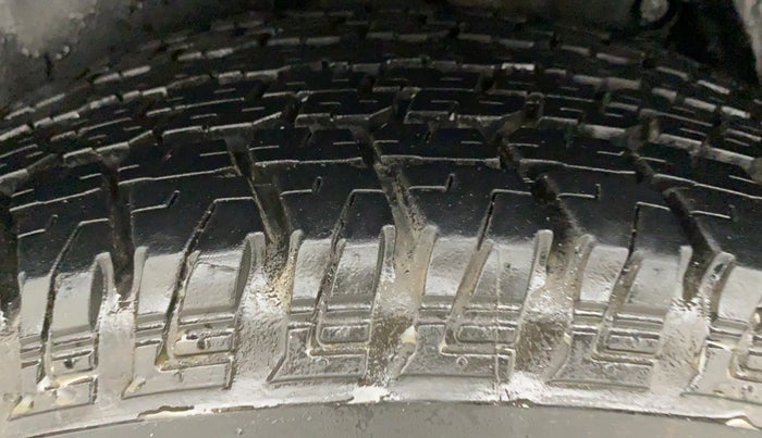 2020 Tata Harrier XT PLUS 2.0L KRYOTEC DARK EDITON, Diesel, Manual, 81,168 km, Right Rear Tyre Tread