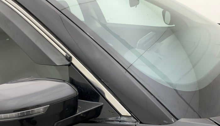 2020 Tata Harrier XT PLUS 2.0L KRYOTEC DARK EDITON, Diesel, Manual, 81,168 km, Right A pillar - Minor scratches