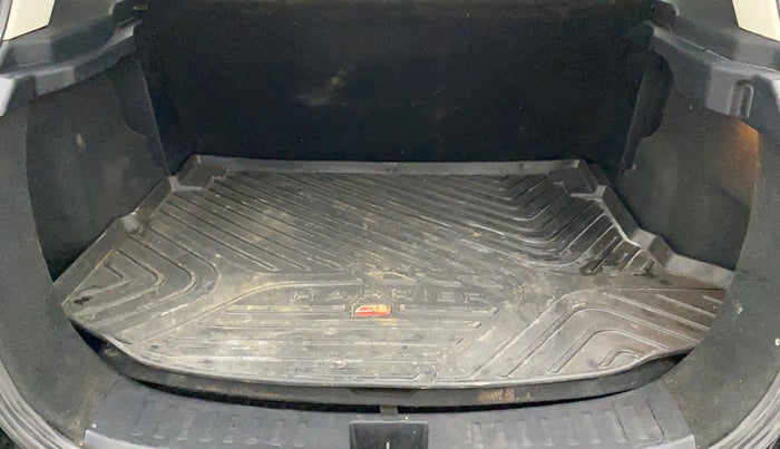 2020 Tata Harrier XT PLUS 2.0L KRYOTEC DARK EDITON, Diesel, Manual, 81,168 km, Dicky (Boot door) - Parcel tray missing