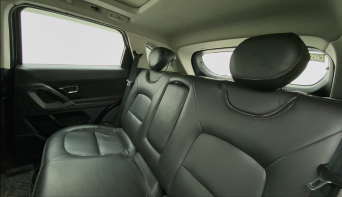 2020 Tata Harrier XT PLUS 2.0L KRYOTEC DARK EDITON, Diesel, Manual, 81,168 km, Right Side Rear Door Cabin