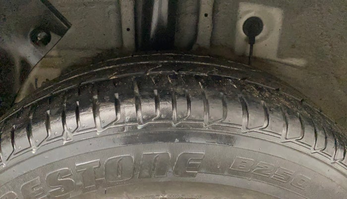 2018 Hyundai Elite i20 MAGNA EXECUTIVE 1.2, Petrol, Manual, 29,948 km, Right Rear Tyre Tread