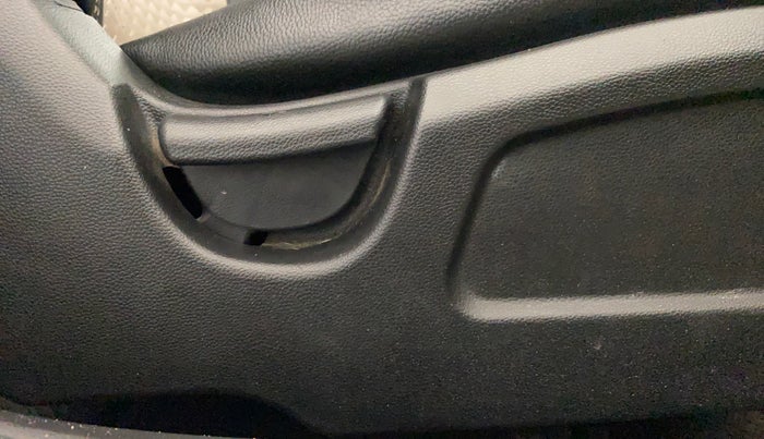 2018 Hyundai Elite i20 MAGNA EXECUTIVE 1.2, Petrol, Manual, 29,948 km, Driver Side Adjustment Panel