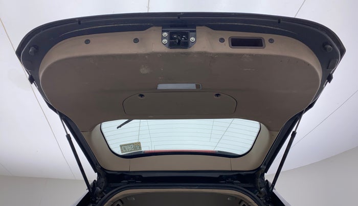 2015 Mahindra XUV500 W8, Diesel, Manual, 91,460 km, Boot Door Open