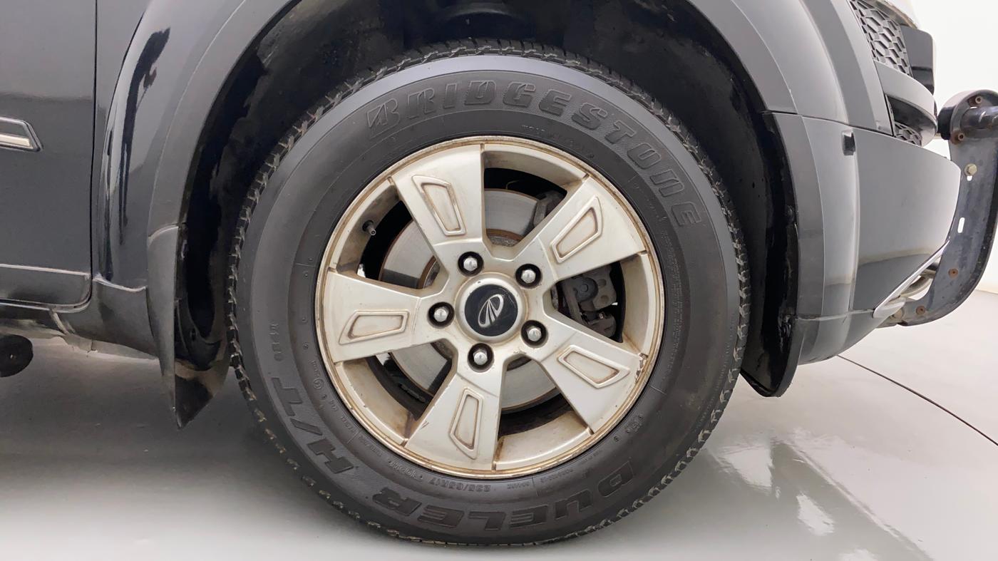 2015 Mahindra XUV500 W8, Diesel, Manual, 91,460 km, Right Front Wheel