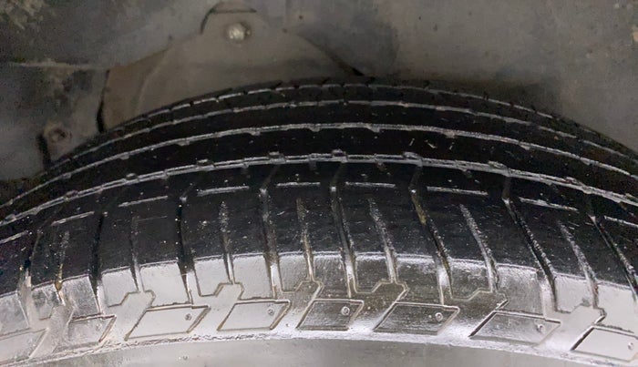 2015 Mahindra XUV500 W8, Diesel, Manual, 91,460 km, Right Rear Tyre Tread