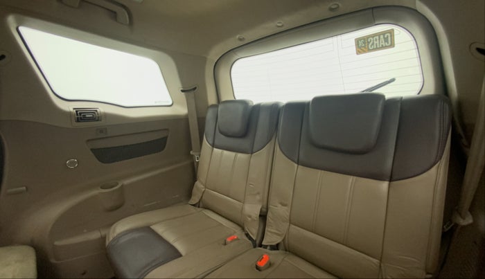 2015 Mahindra XUV500 W8, Diesel, Manual, 91,460 km, Third Seat Row ( optional )