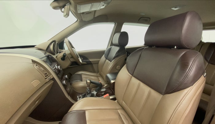 2015 Mahindra XUV500 W8, Diesel, Manual, 91,460 km, Right Side Front Door Cabin