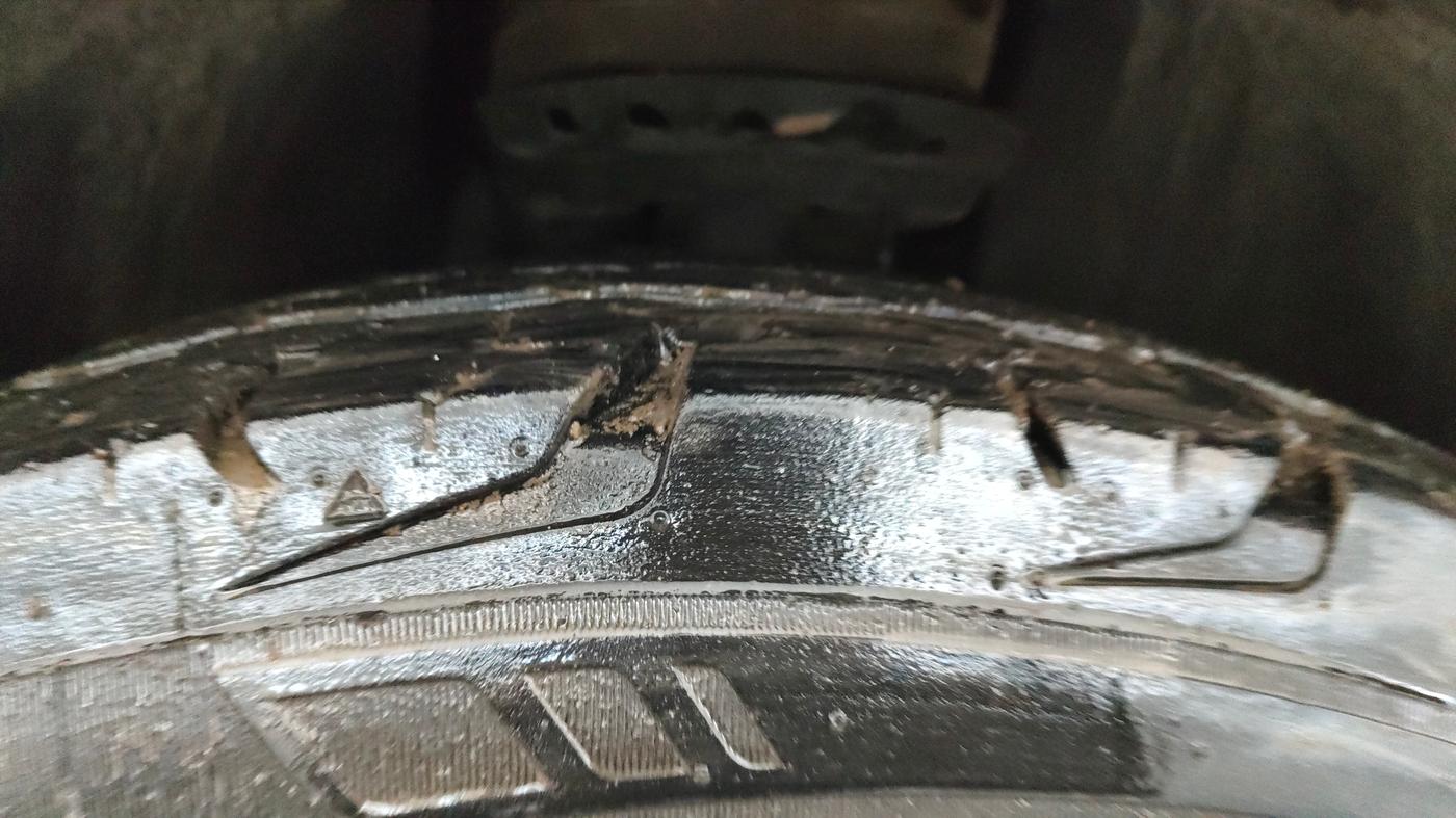 2019 Tata Harrier XM 2.0L KRYOTEC, Diesel, Manual, 1,21,599 km, Right Front Tyre Tread