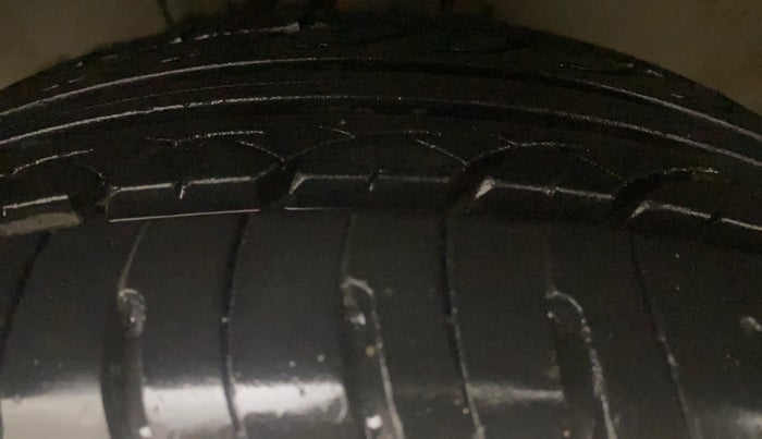 2014 Hyundai Elite i20 SPORTZ 1.2, Petrol, Manual, 92,759 km, Left Front Tyre Tread