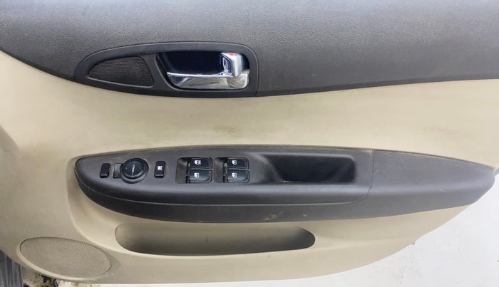 2014 Hyundai Elite i20 SPORTZ 1.2, Petrol, Manual, 92,759 km, Driver Side Door Panels Control