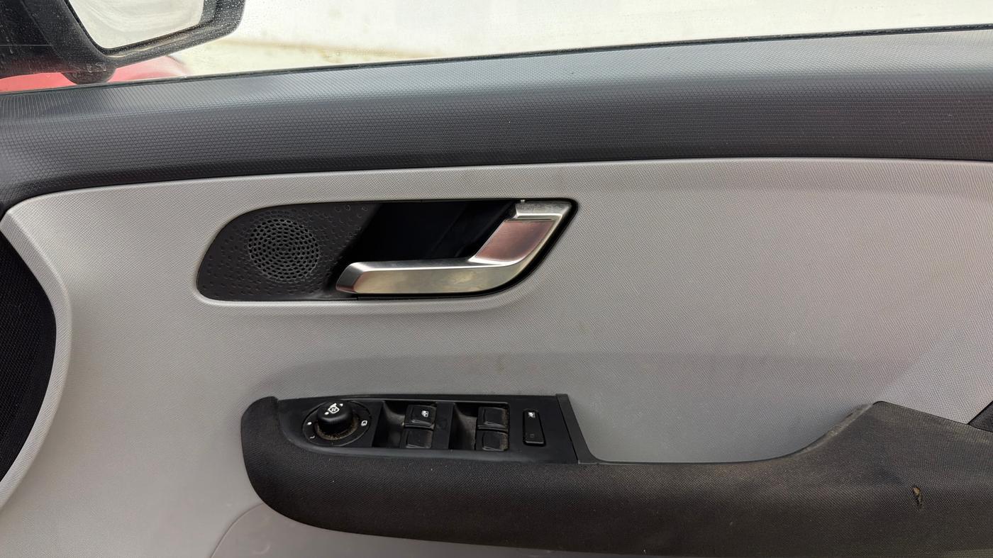 2020 Tata ALTROZ XZ PETROL, Petrol, Manual, 1,02,514 km, Driver Side Door Panels Control