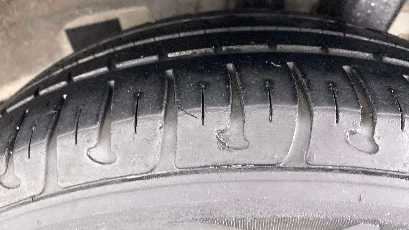 2017 Hyundai Grand i10 SPORTZ (O) 1.2 AT VTVT, Petrol, Automatic, 45,471 km, Left Rear Tyre Tread