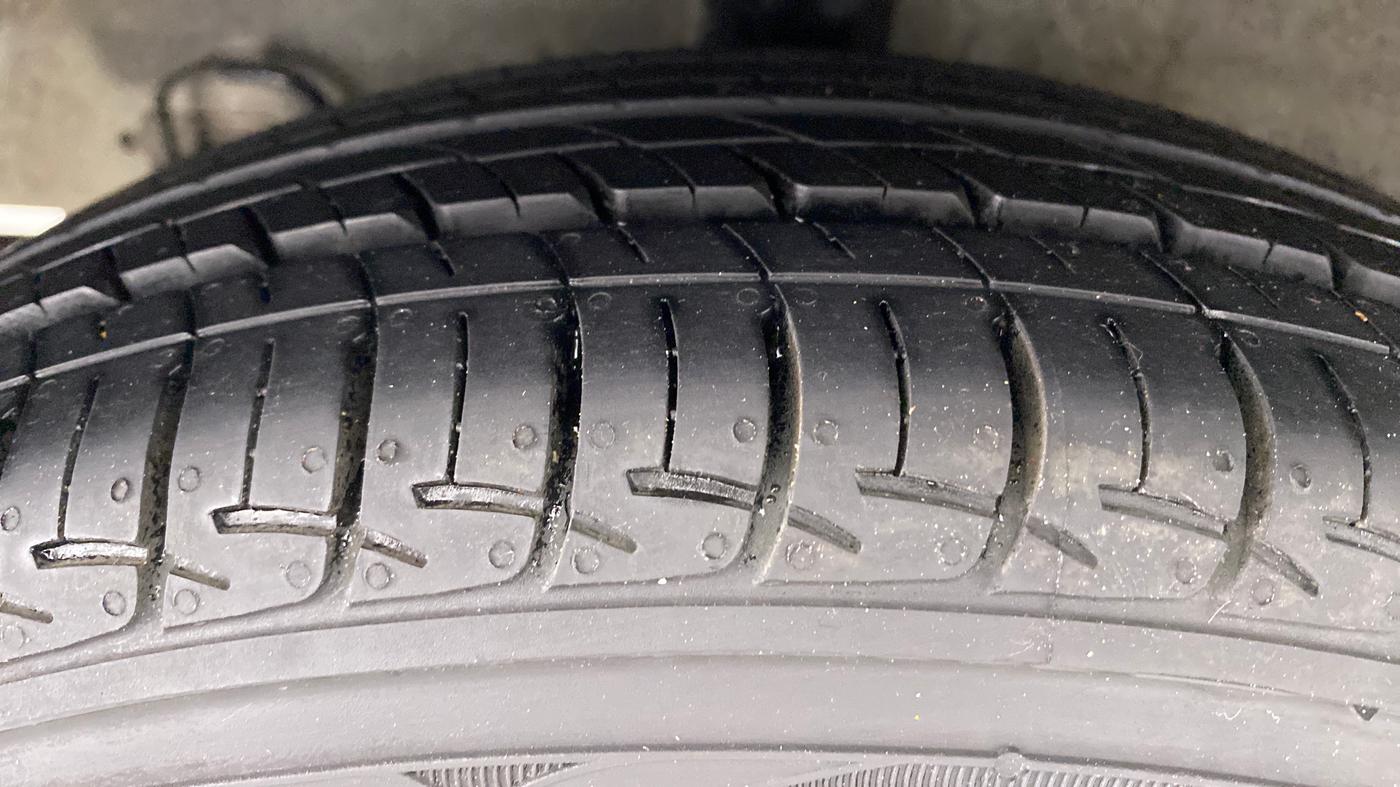 2017 Hyundai Grand i10 SPORTZ (O) 1.2 AT VTVT, Petrol, Automatic, 45,471 km, Right Rear Tyre Tread