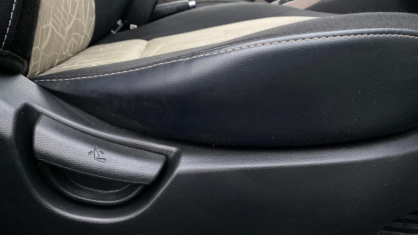 2017 Hyundai Grand i10 SPORTZ (O) 1.2 AT VTVT, Petrol, Automatic, 45,471 km, Driver Side Adjustment Panel