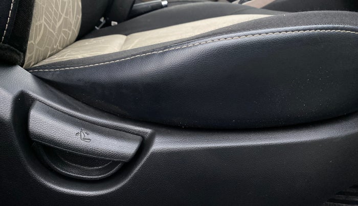 2017 Hyundai Grand i10 SPORTZ (O) 1.2 AT VTVT, Petrol, Automatic, 45,471 km, Driver Side Adjustment Panel