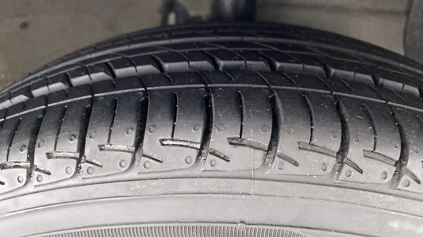 2017 Hyundai Grand i10 SPORTZ (O) 1.2 AT VTVT, Petrol, Automatic, 45,471 km, Right Front Tyre Tread