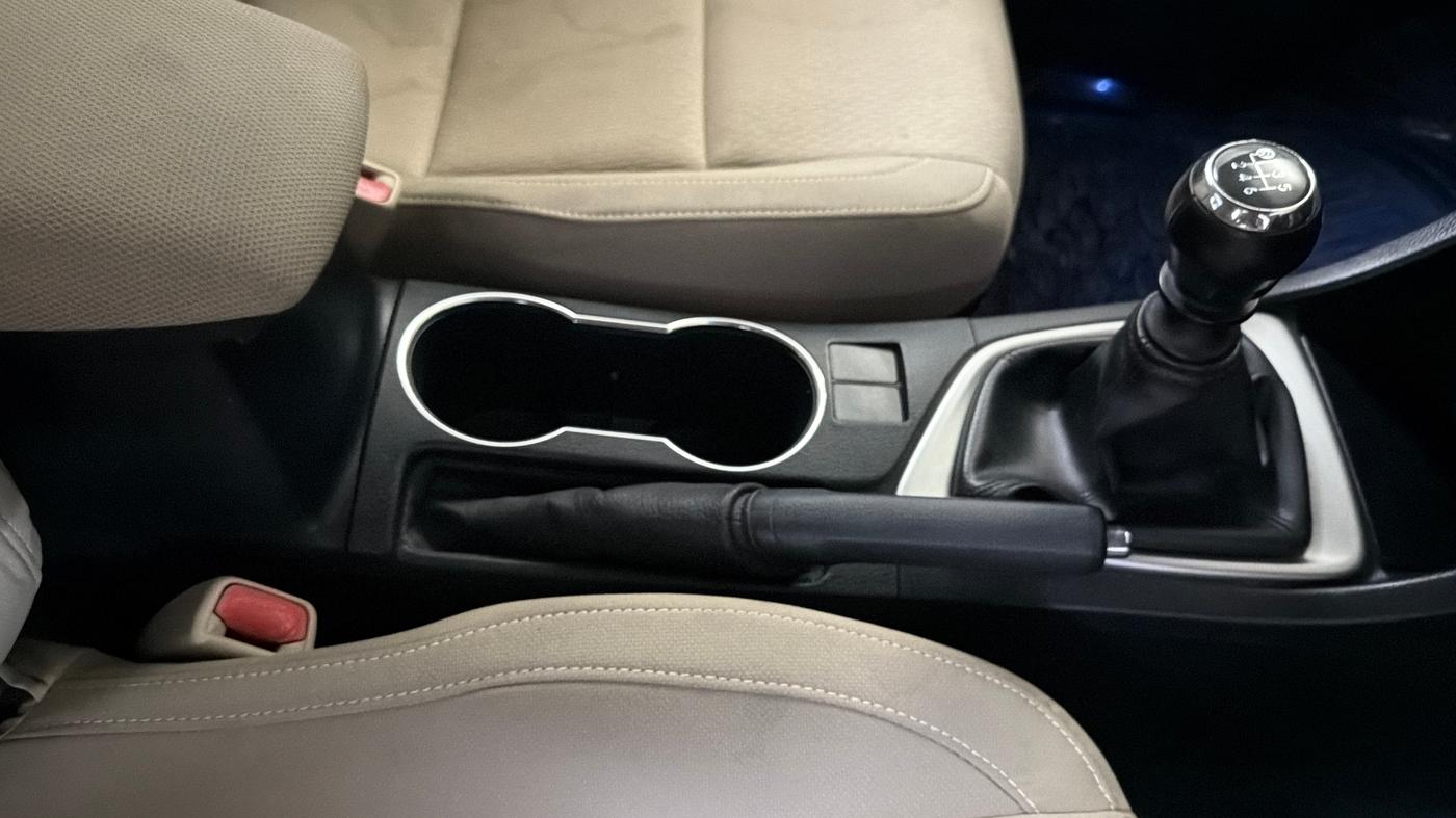 2015 Toyota Corolla Altis G PETROL, Petrol, Manual, 34,674 km, Gear Lever