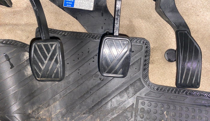 2017 Maruti Ertiga ZDI + SHVS, Diesel, Manual, 1,41,312 km, Pedals