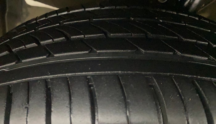 2018 Maruti Baleno ZETA 1.2 K12, Petrol, Manual, 83,837 km, Left Front Tyre Tread