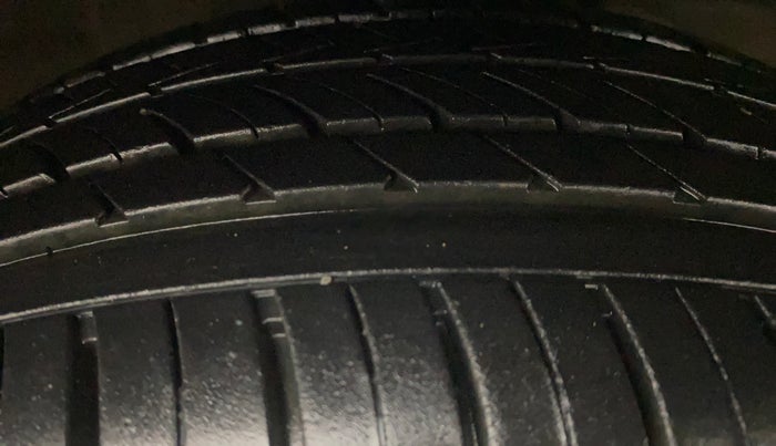 2018 Maruti Baleno ZETA 1.2 K12, Petrol, Manual, 83,837 km, Right Front Tyre Tread