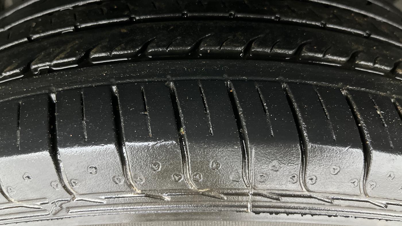 2021 Tata NEXON XZ PETROL, Petrol, Manual, 26,095 km, Left Front Tyre Tread