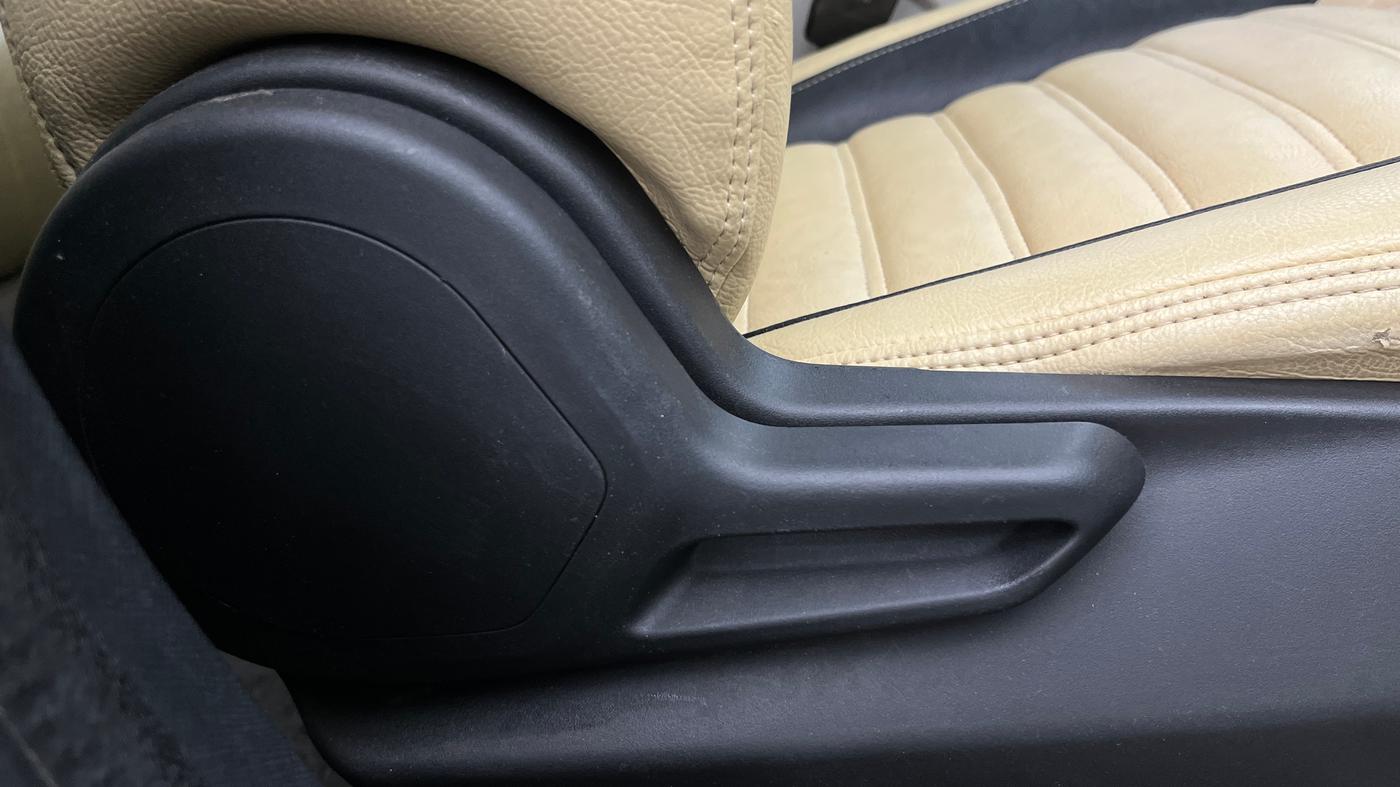 2021 Tata NEXON XZ PETROL, Petrol, Manual, 26,095 km, Driver Side Adjustment Panel